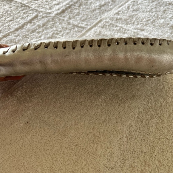 KARIM BOURIAD MARRAKECH SILVER METALLIC LEATHER CLUTCH BAG. - Picture 5 of 10